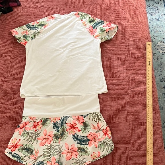 Beach outfit / swim outfit  floral print women’s large top medium short - Picture 13 of 16